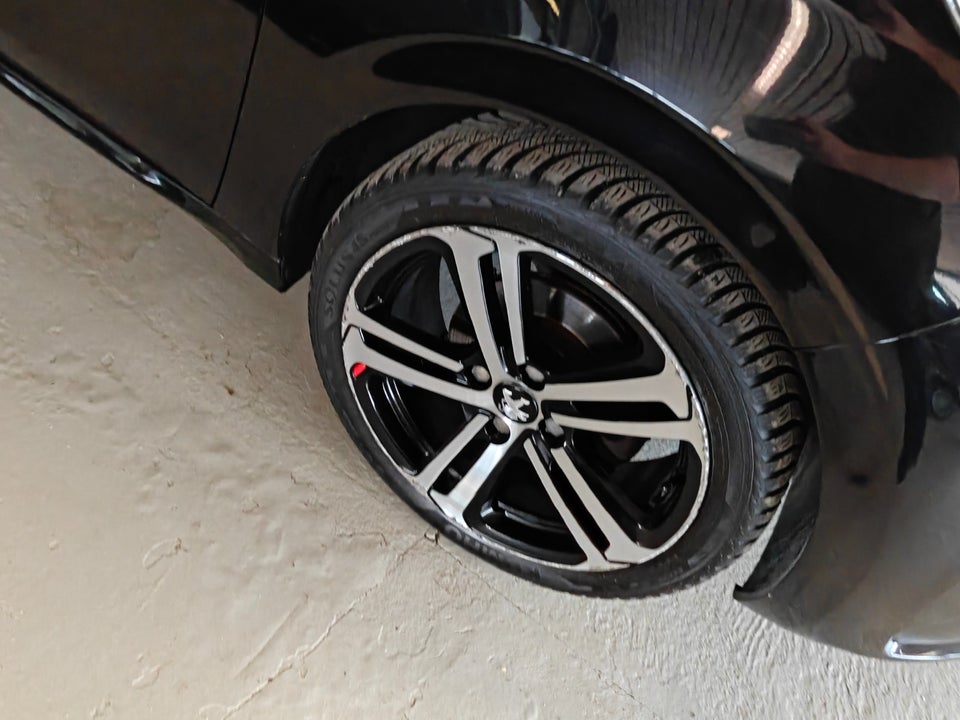 Peugeot 208 1,2 PureTech 82 Allure Sky 5d