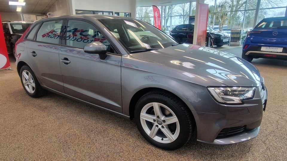 Audi A3 30 TFSi Sportback 5d