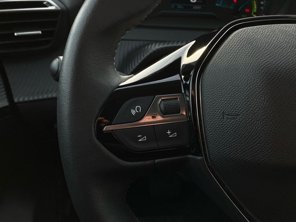 Peugeot e-208 50 Style 5d