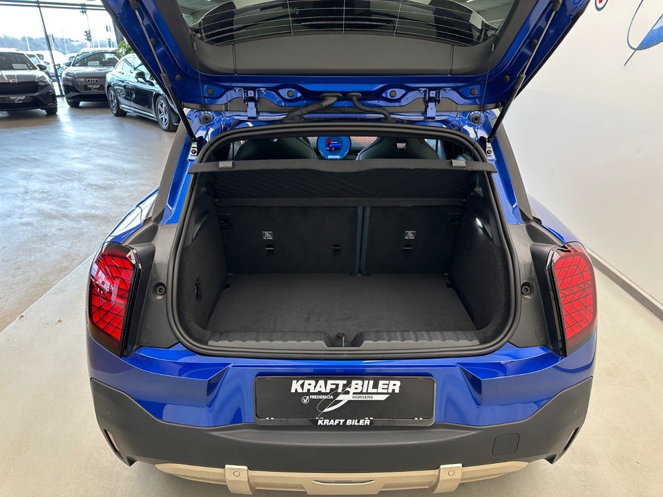 MINI Aceman E Favoured Trim L 5d