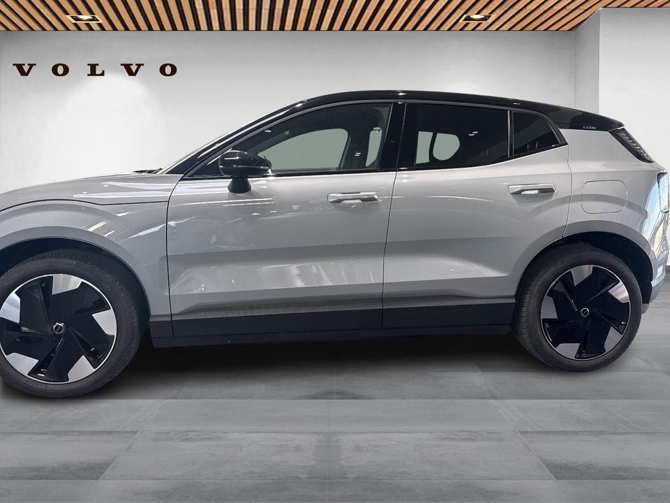 Volvo EX30 Extended Range Plus 5d