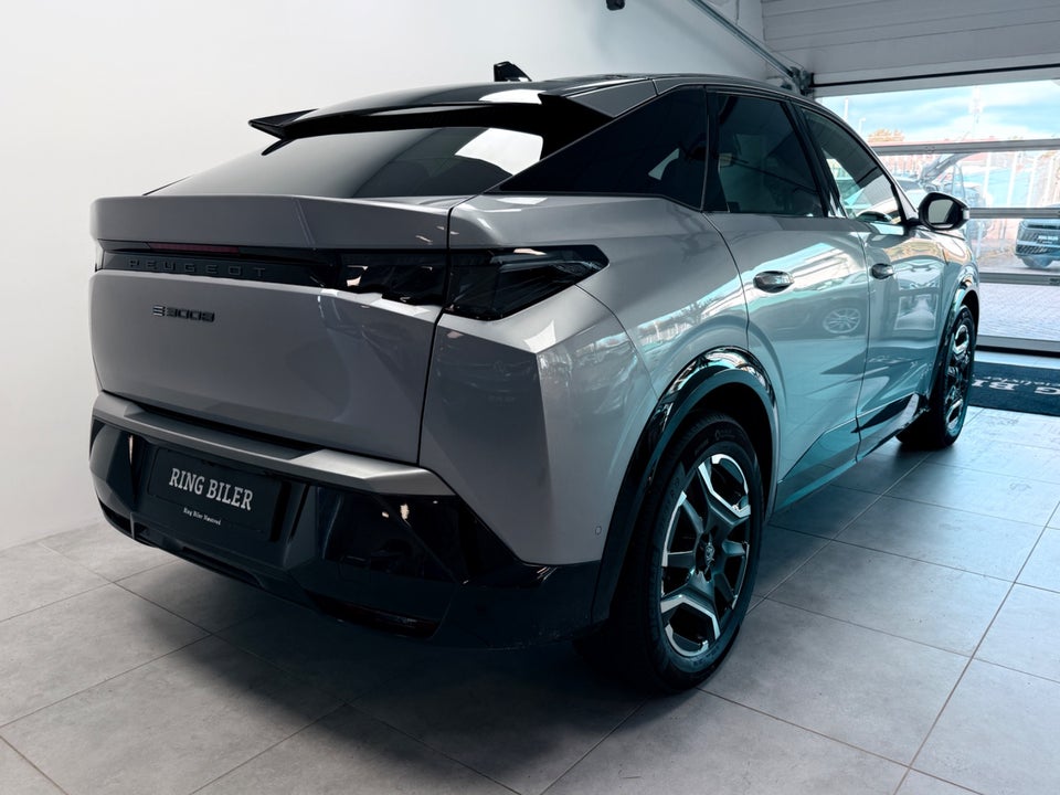 Peugeot e-3008 77 GT Pack 5d
