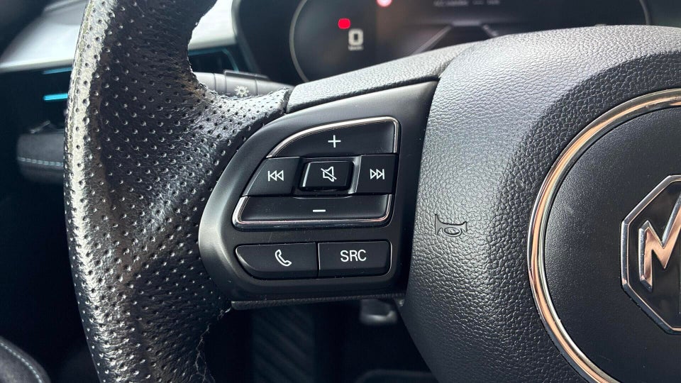 MG MG5 61 Luxury 5d