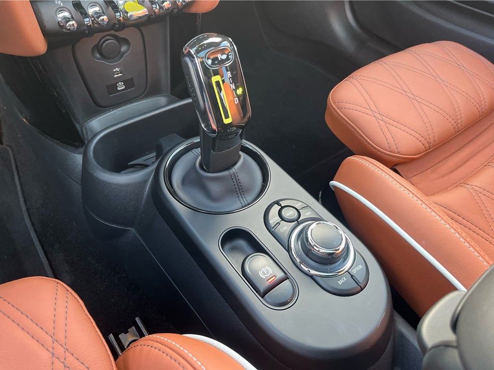 MINI Cooper SE Essential 3d