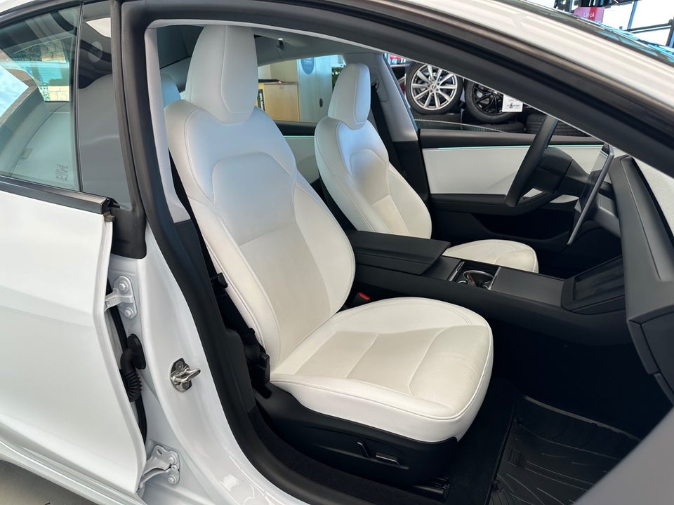 Tesla Model 3 RWD 4d