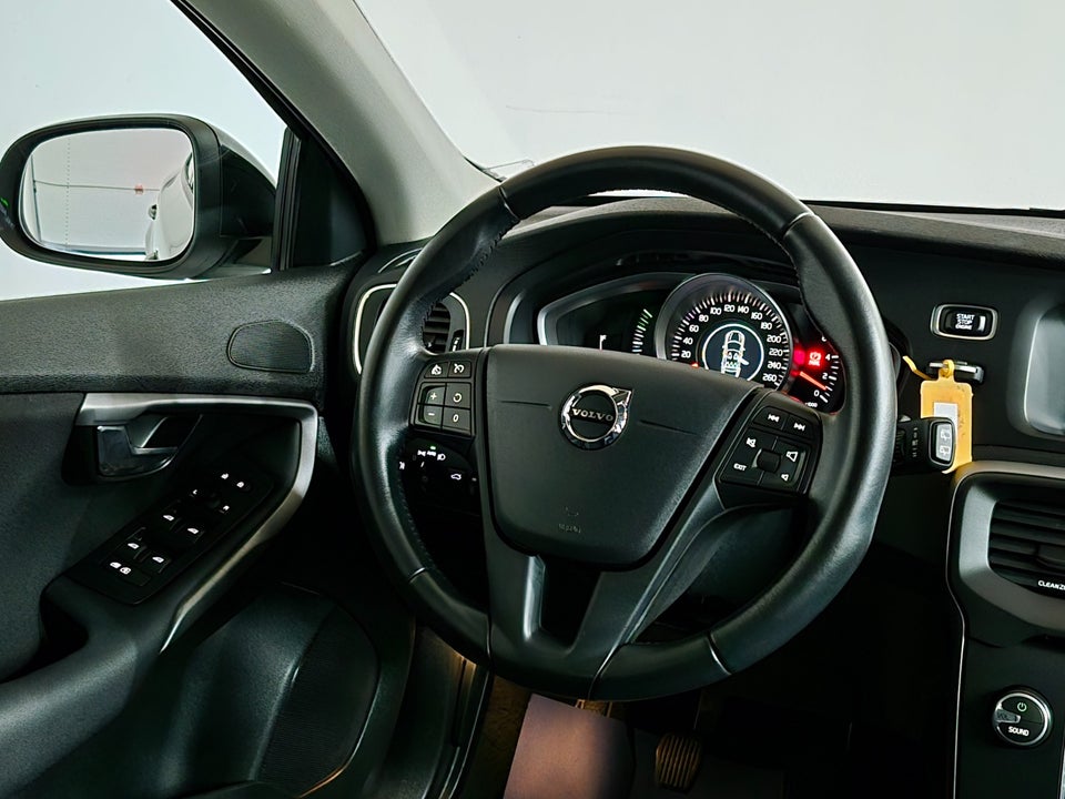 Volvo V40 CC 2,0 D2 120 Kinetic 5d