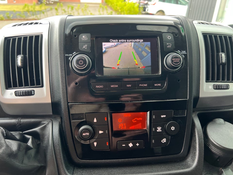 Peugeot Boxer 335 2,2 BlueHDi 165 L2H2 Premium