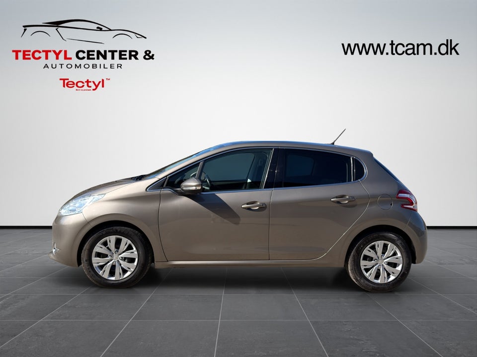 Peugeot 208 1,2 VTi Allure Sky 5d