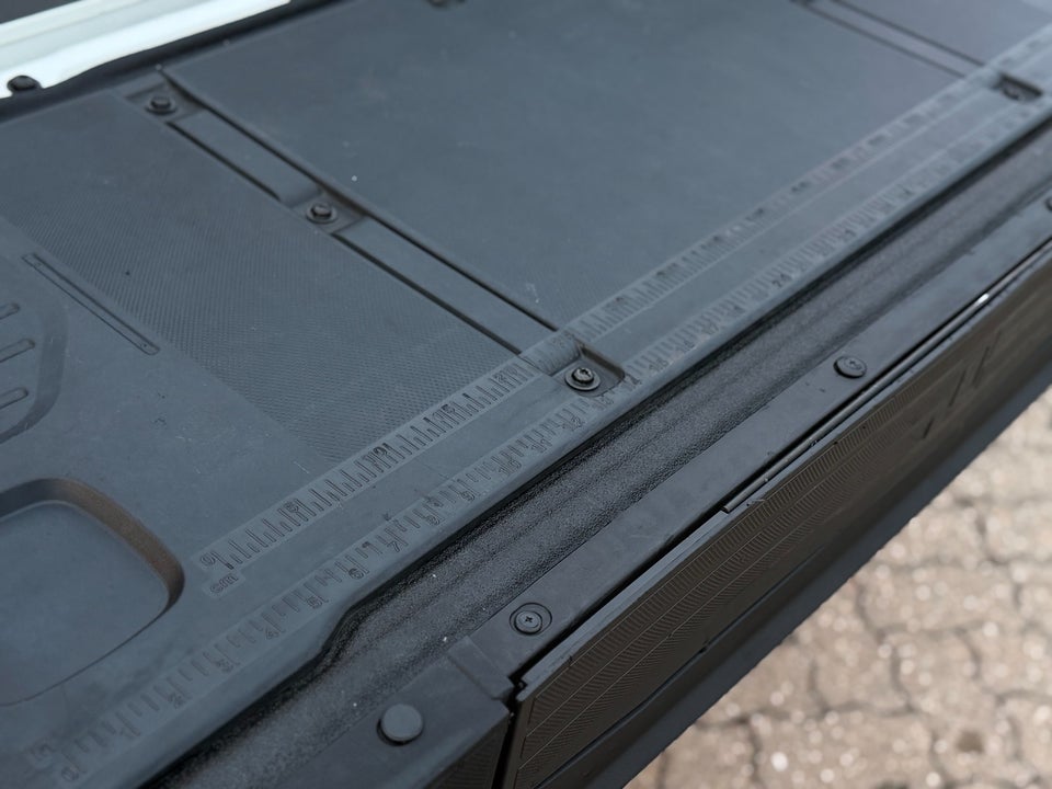 Ford F-150 Lightning Lariat Standard Range 4d