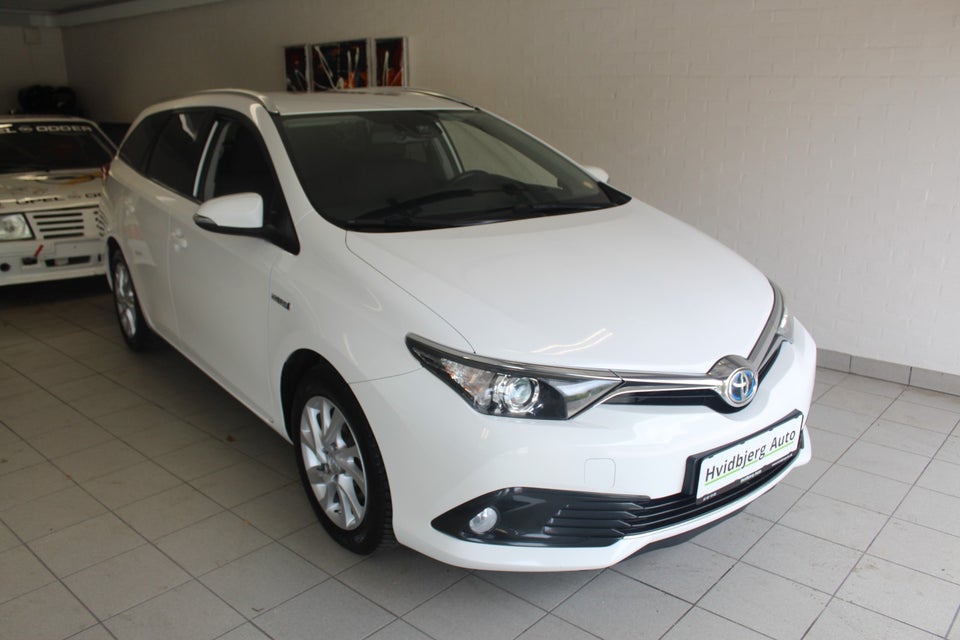 Toyota Auris 1,8 Hybrid H2 Touring Sports CVT 5d