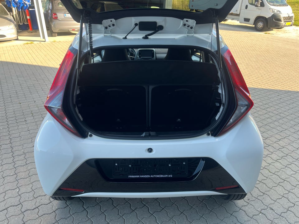 Toyota Aygo 1,0 VVT-i x-press 5d