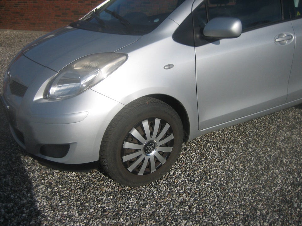 Toyota Yaris 1,0 T1 5d