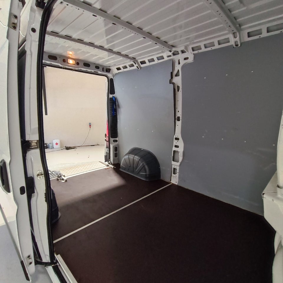 Peugeot Boxer 333 2,2 BlueHDi 140 L2H2 Premium