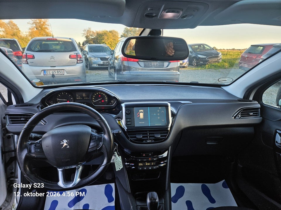 Peugeot 208 1,2 VTi 82 Signature Sky 5d