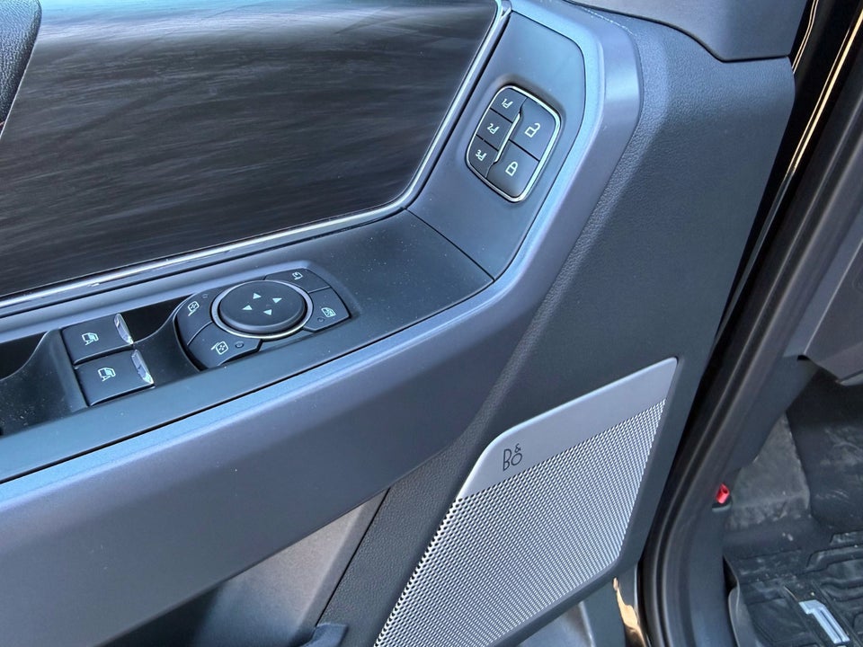 Ford F-150 131 Lightning Lariat Extended Range 4d