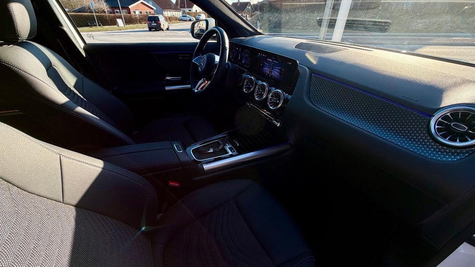 Mercedes EQA300 Progressive 4Matic 5d