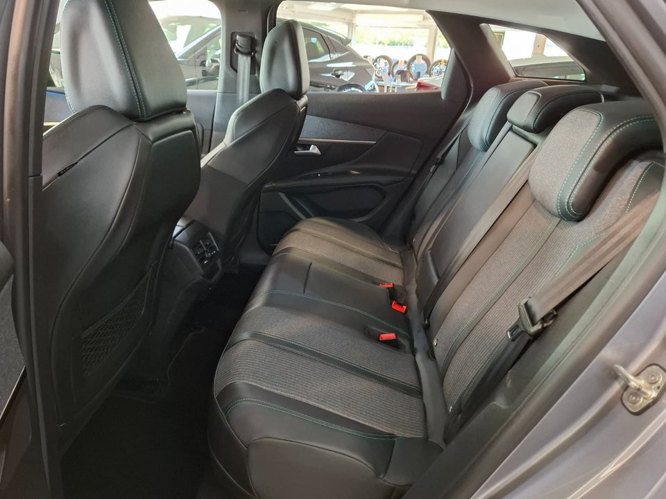 Peugeot 3008 1,6 Hybrid First Selection EAT8 5d