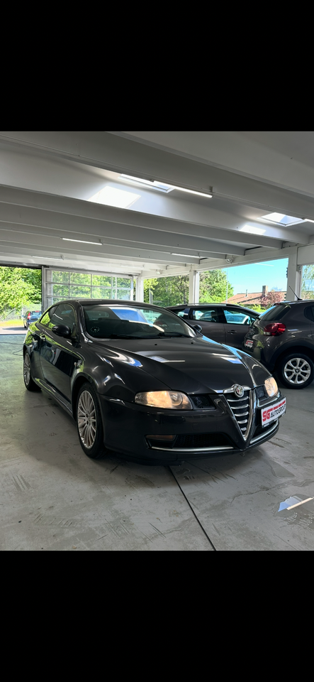 Alfa Romeo GT 2,0 JTS Lusso 3d
