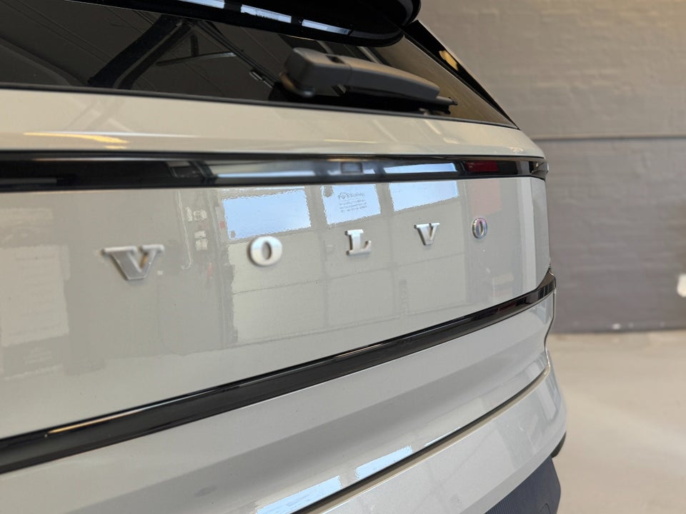 Volvo EX30 Extended Range Plus 5d