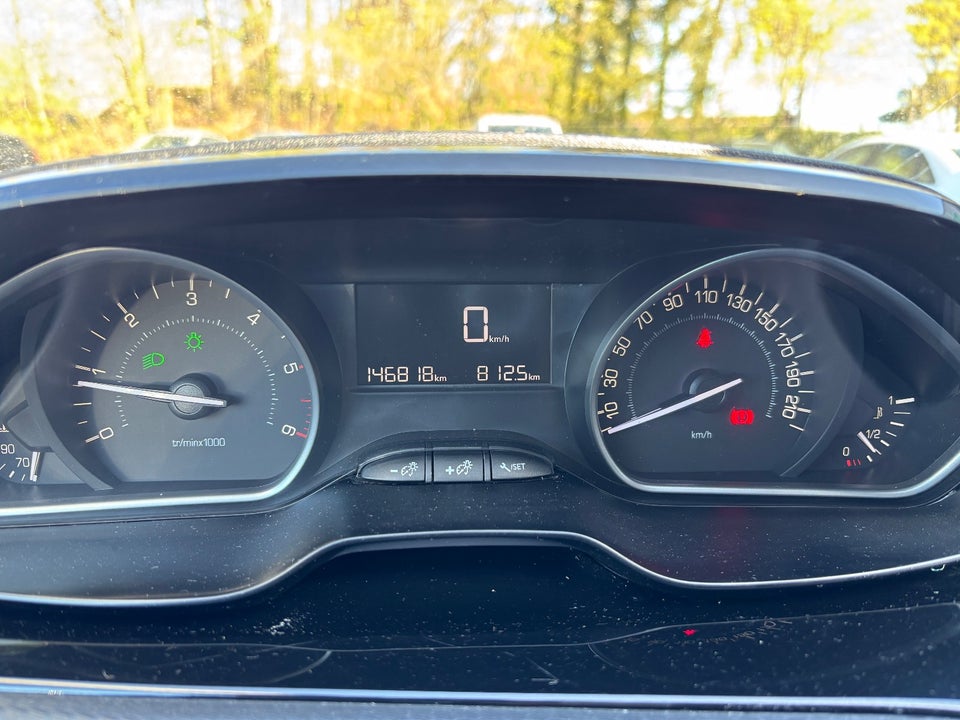 Peugeot 208 1,6 BlueHDi 100 Allure Sky 5d