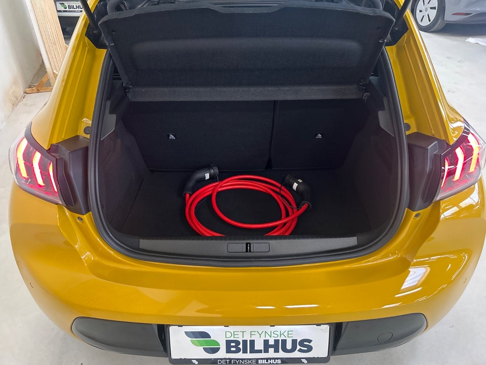 Peugeot e-208 50 GT 5d