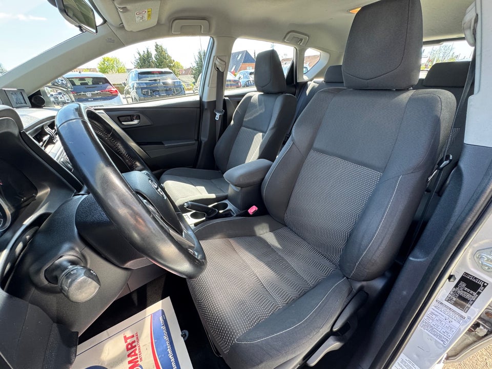 Toyota Auris 2,0 D-4D T2 5d
