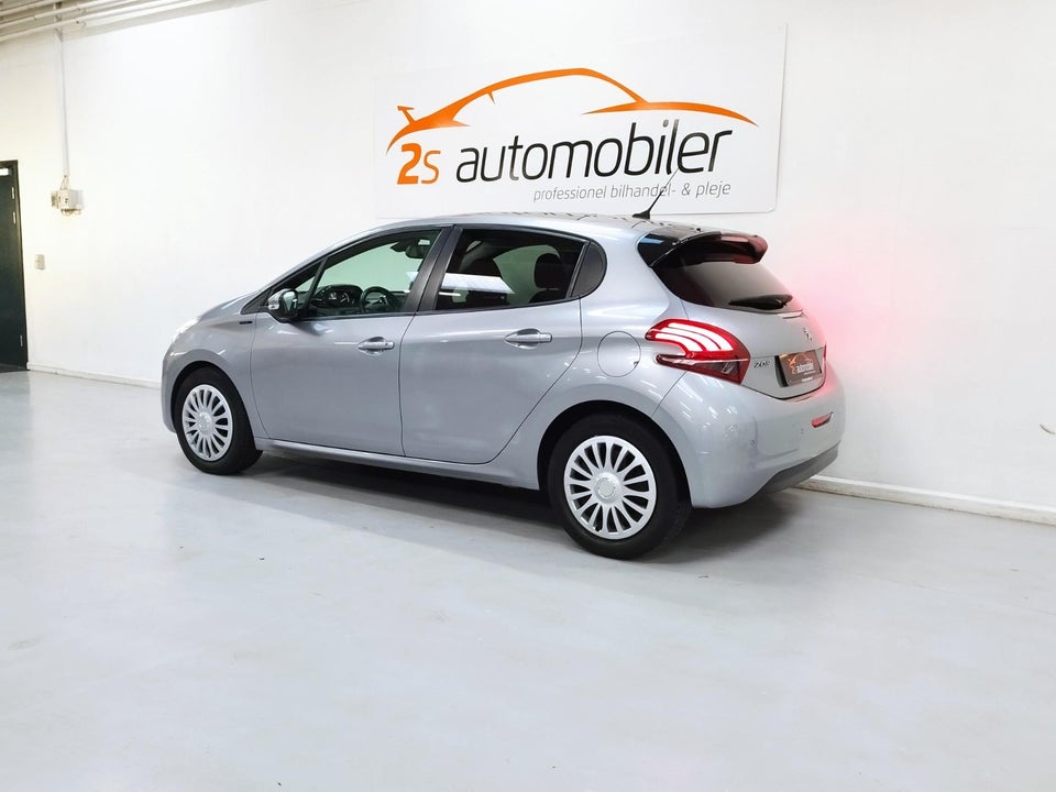 Peugeot 208 1,5 BlueHDi 100 Signature Sky 5d