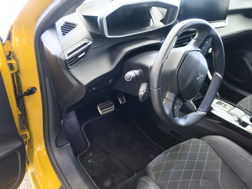 Peugeot e-208 50 GT Sky 5d