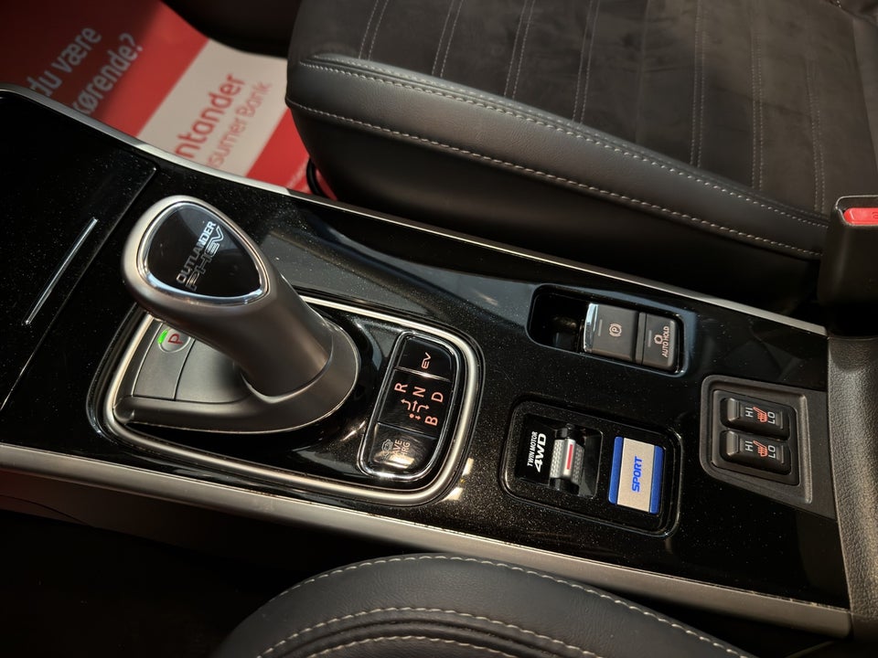 Mitsubishi Outlander 2,4 PHEV Invite CVT 4WD 5d