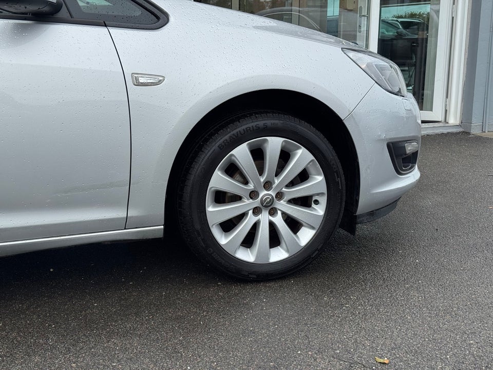 Opel Astra 1,4 T 140 Enjoy 4d