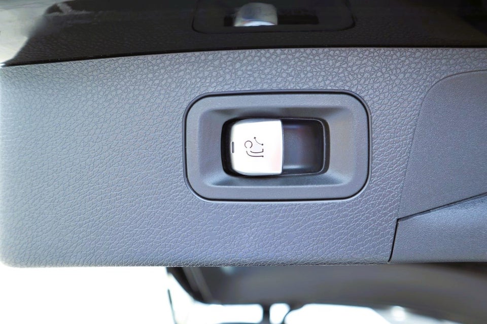 Mercedes E300 e 2,0 AMG Line stc. aut. 5d