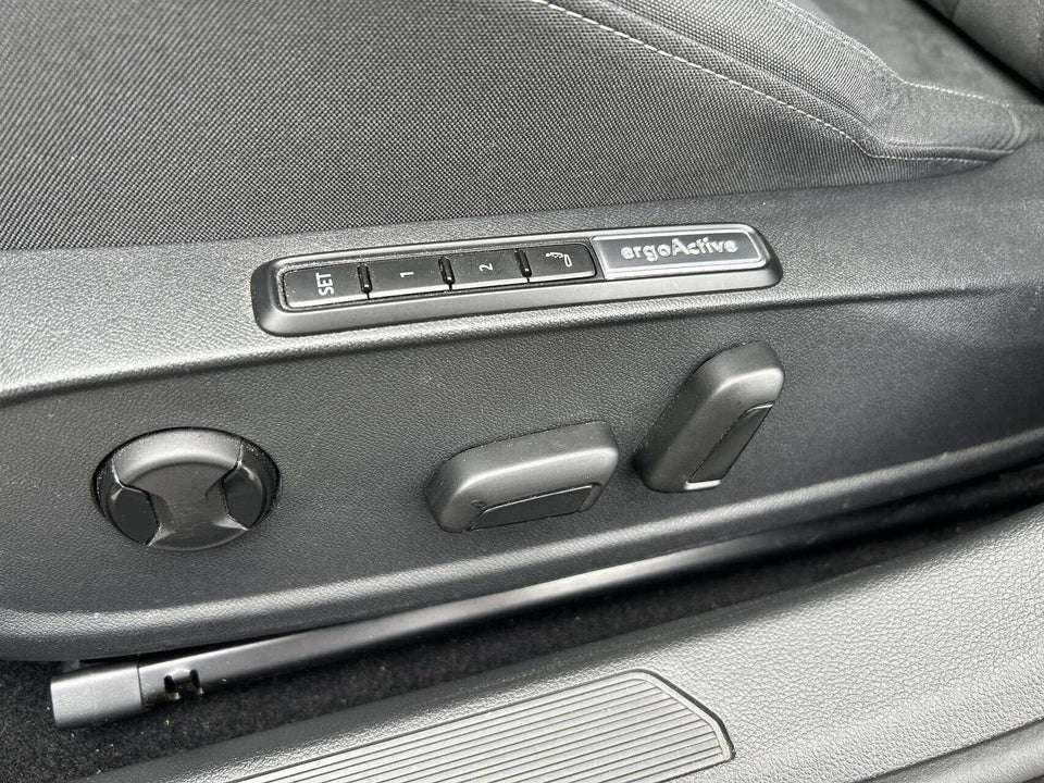 VW Golf VIII 1,4 eHybrid DSG 5d