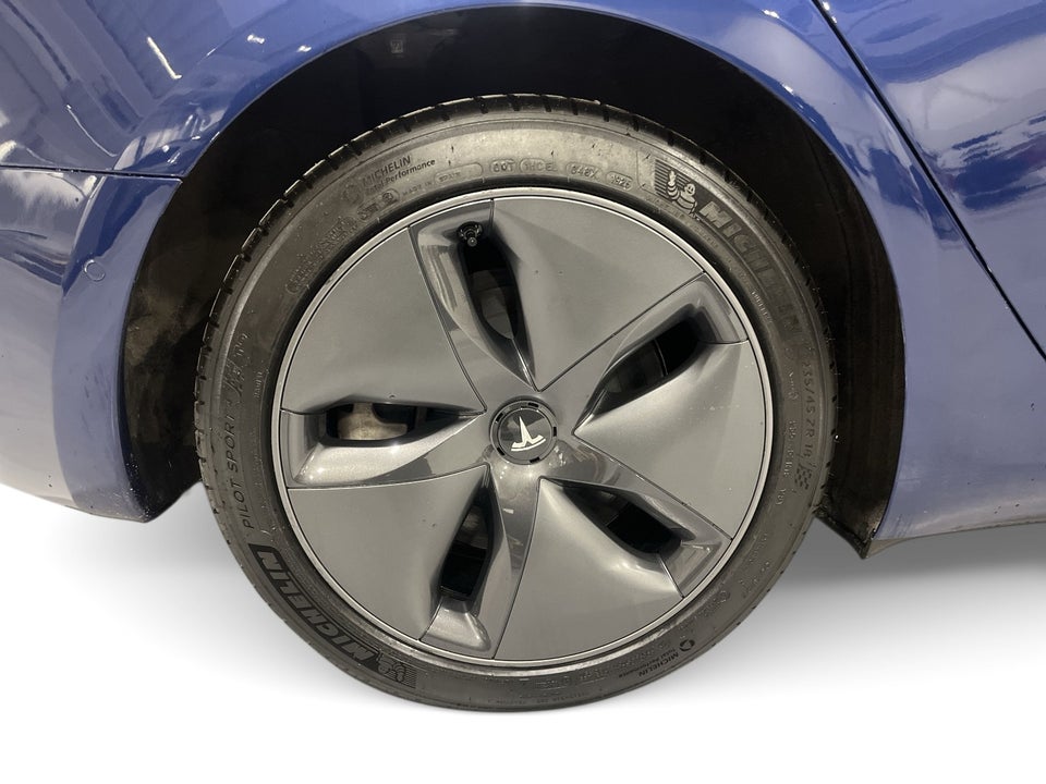 Tesla Model 3 Standard Range+ RWD 4d