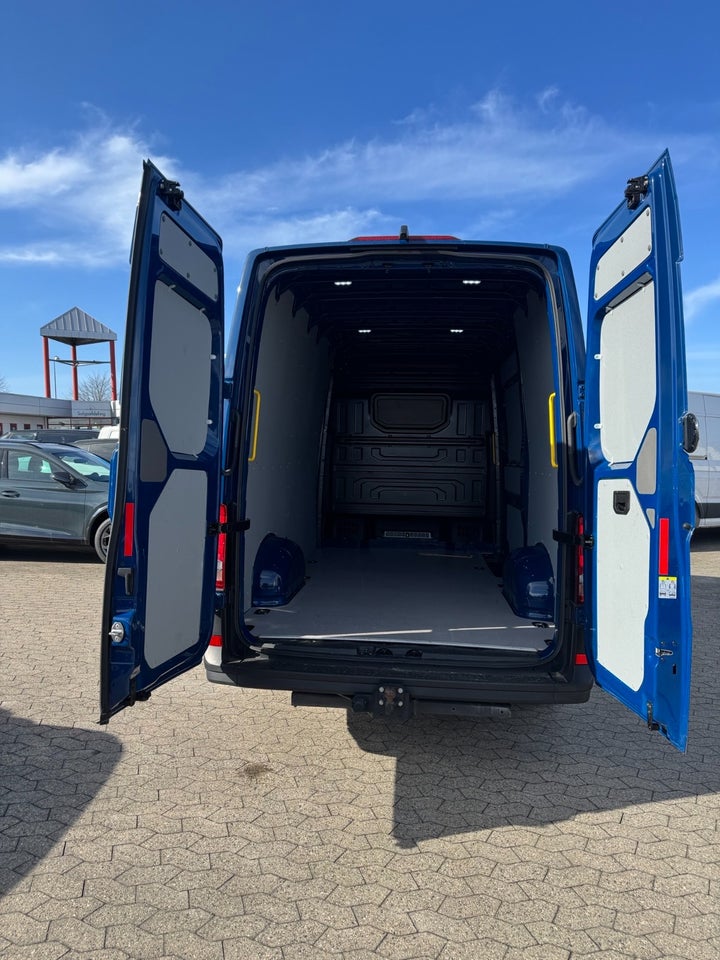 VW Crafter 35 2,0 TDi 177 Kassevogn L3H3 aut.
