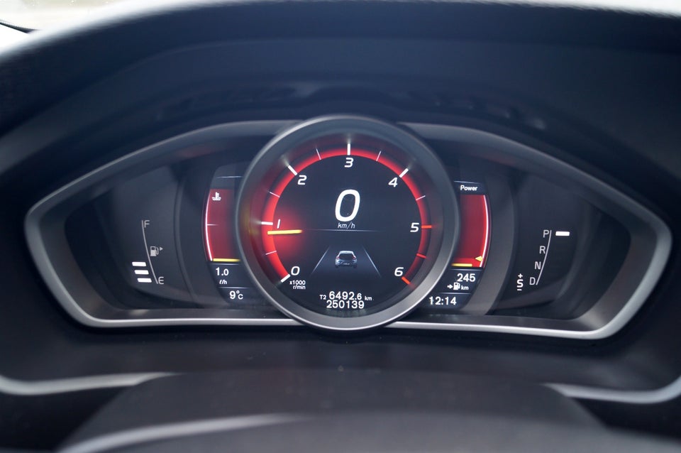 Volvo V40 2,0 D3 150 Momentum aut. 5d
