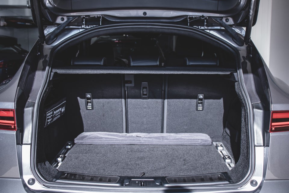 Jaguar E-Pace 1,5 P300e R-Dynamic SE aut. 5d