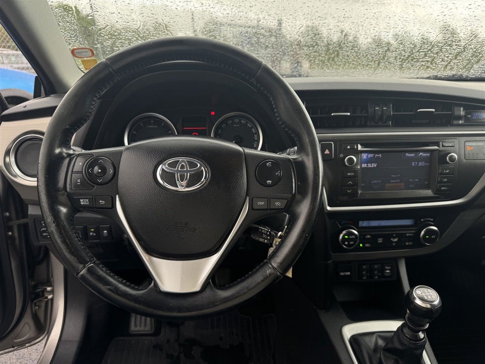 Toyota Auris 1,6 T2 Touring Sports 5d