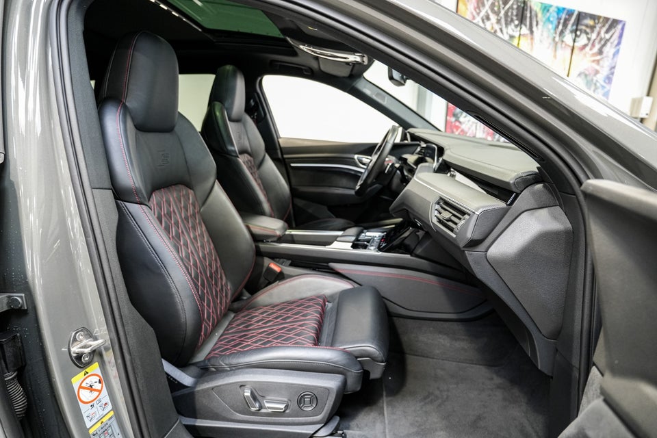 Audi Q8 e-tron 55 S-line quattro 5d