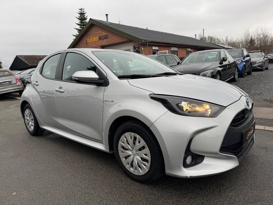 Toyota Yaris 1,5 Hybrid H3 e-CVT 5d