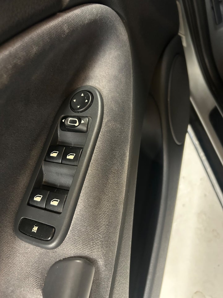 Citroën C5 2,0i 16V Elegance aut. 5d