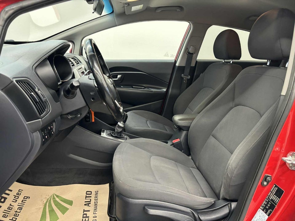 Kia Rio 1,4 CRDi 90 Attraction 5d