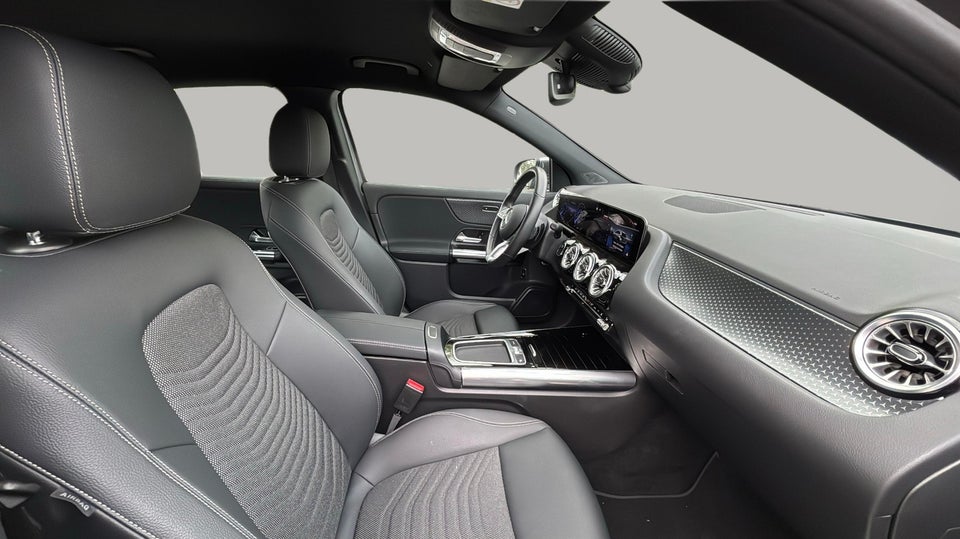 Mercedes EQA300 Progressive 4Matic 5d