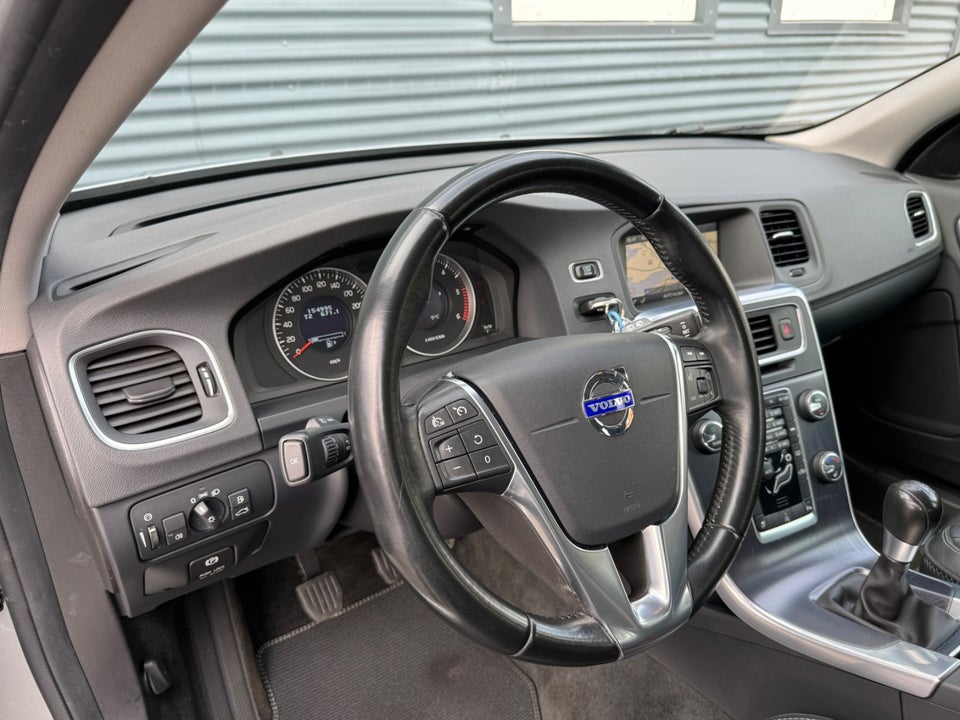 Volvo V60 1,6 DRIVe Momentum 5d