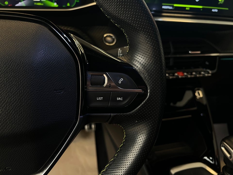 Peugeot 208 1,2 PureTech 100 GT 5d