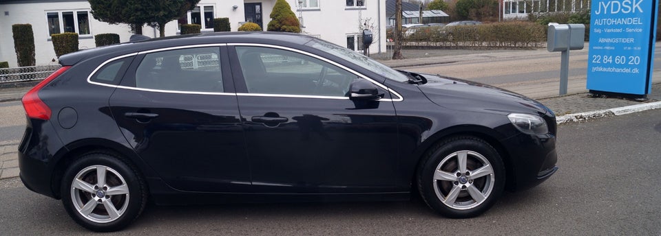 Volvo V40 1,6 D2 115 Momentum aut. 5d