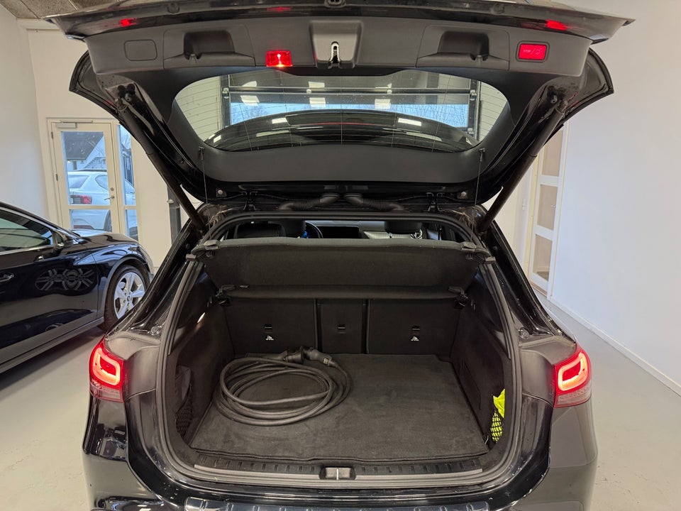 Mercedes EQA300 Progressive 4Matic 5d