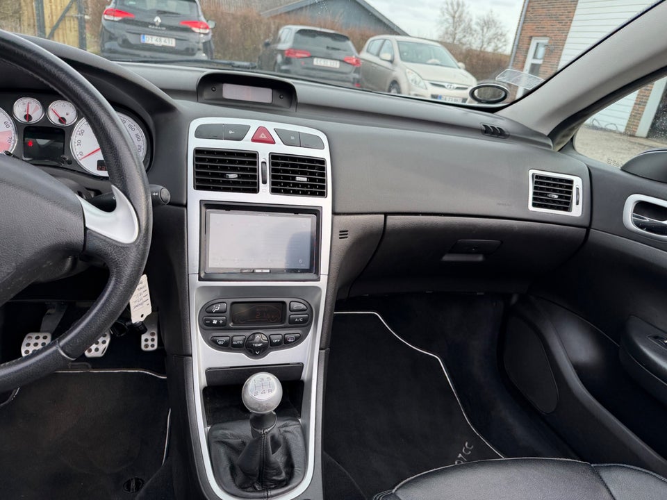 Peugeot 307 2,0 16V CC 2d