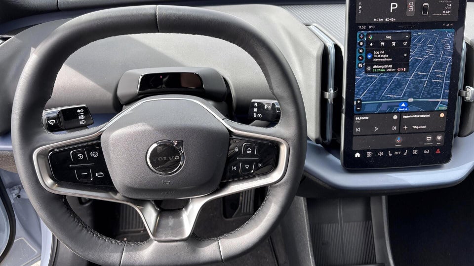 Volvo EX30 Extended Range Plus 5d