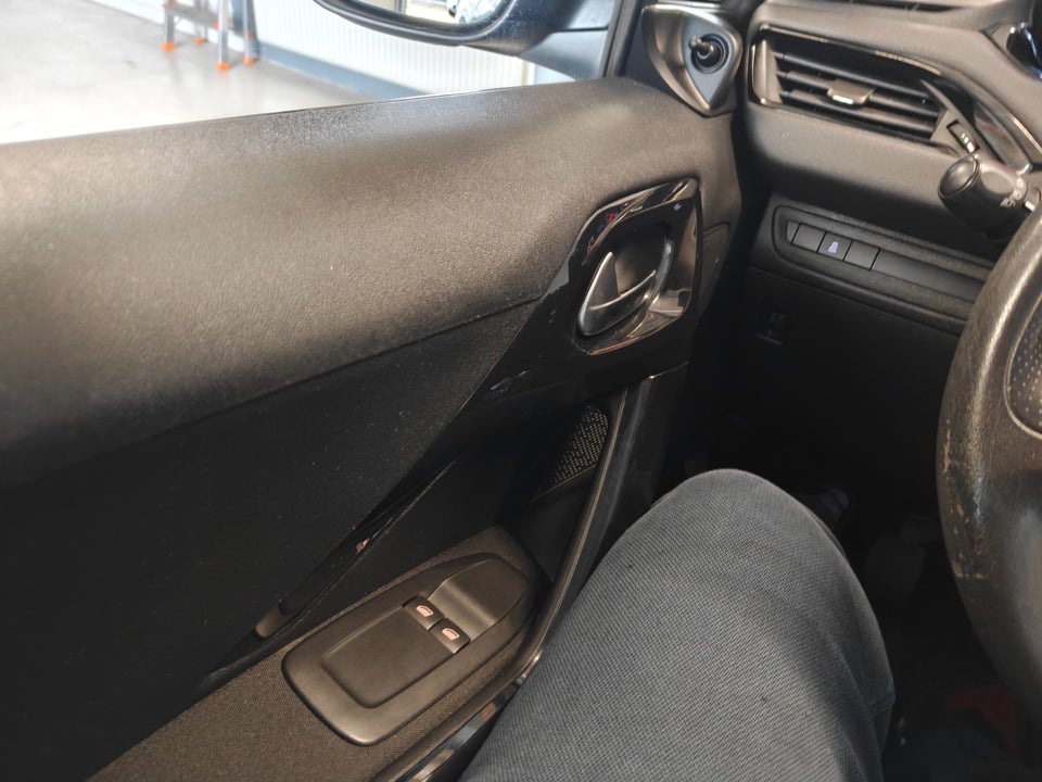 Peugeot 208 1,0 VTi Access 5d