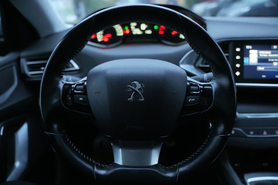 Peugeot 308 1,6 BlueHDi 120 Allure Sky 5d